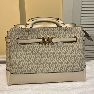 Michael Kors versatile bag